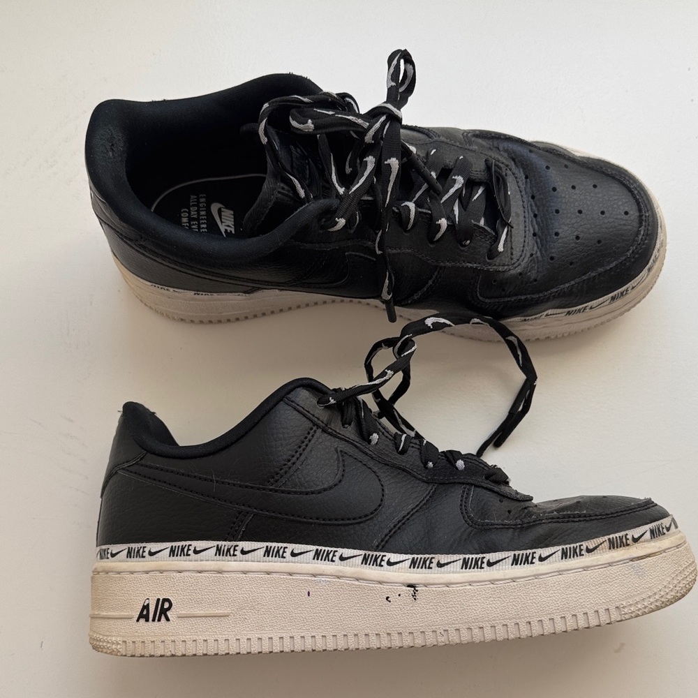Nike Air AF-1 Black and White Athletic Shoes - Like New